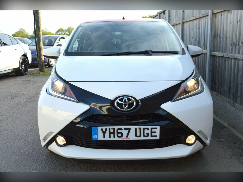 Toyota Aygo 1.0 Vvt-i X-press Euro 6 YH67UGE White #4