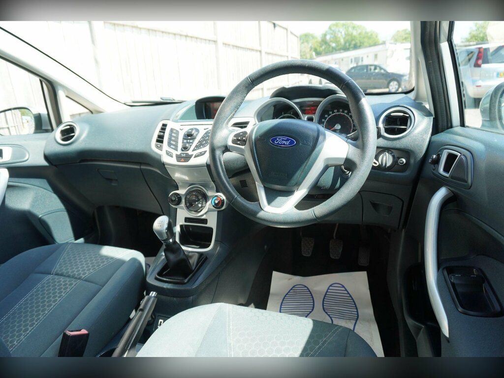 Ford Fiesta 1.4 Zetec LL12AYO Silver #2