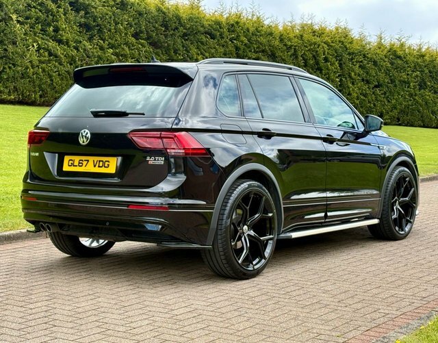 Volkswagen Tiguan 2.0 Tdi R-line Suv GL67VDG Black #3