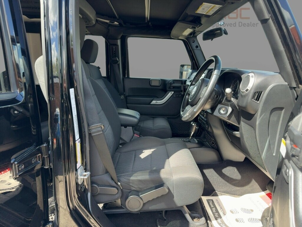 Jeep Wrangler V6 Sahara Unlimited Black #6