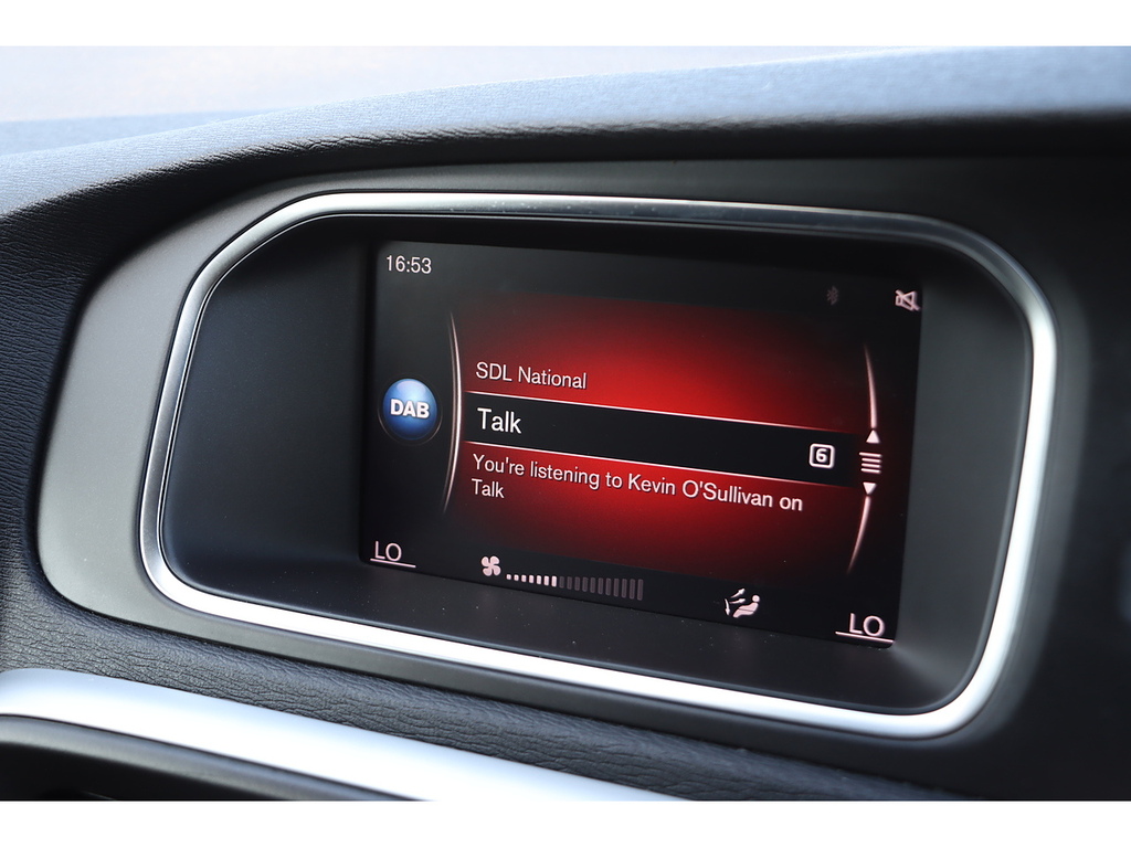 Volvo V40 T3 Inscription PO68NPF White #4