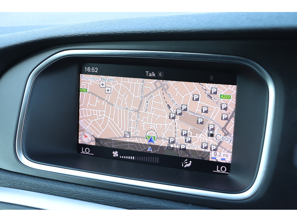 Volvo V40 T3 Inscription PO68NPF White #2
