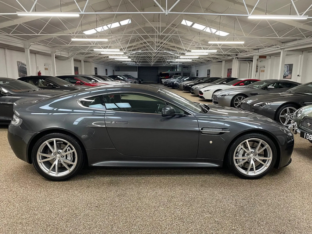 Aston Martin Vantage S #4