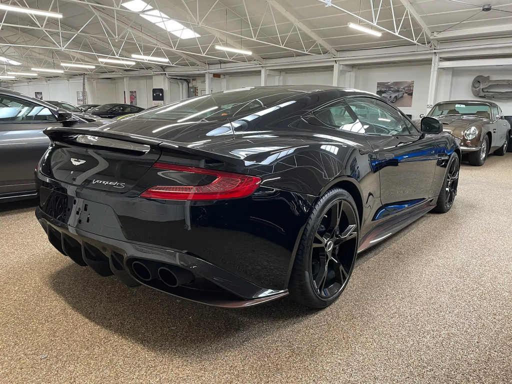 Aston Martin Vanquish   #3