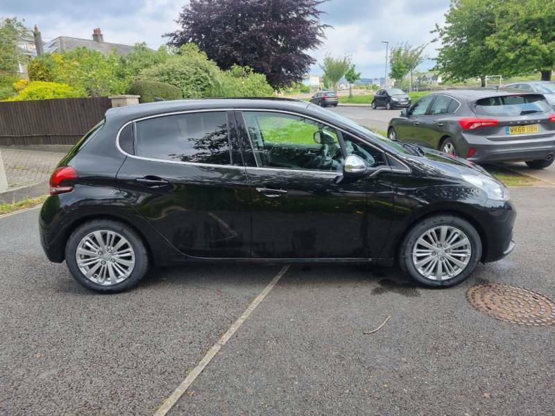 Peugeot 208 1.2 Puretech 82 Allure - 2017 67 FL67XRJ Black #4