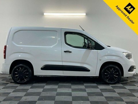 Vauxhall Combo 1.5 Turbo D DV72BMU White #2