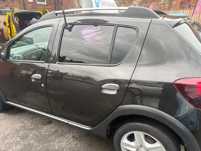 Dacia Sandero Stepway 1.5-Dci-laureate-euro-6-ss-5dr FG16HMA Black #6
