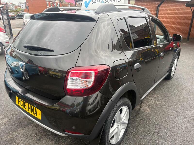 Dacia Sandero Stepway 1.5-Dci-laureate-euro-6-ss-5dr FG16HMA Black #4