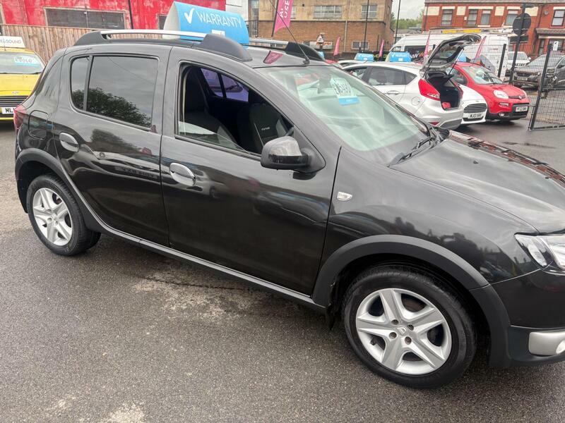 Dacia Sandero Stepway 1.5-Dci-laureate-euro-6-ss-5dr FG16HMA Black #3