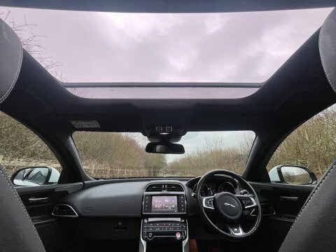 Jaguar XE 2018 68 D SA68CXP White #3