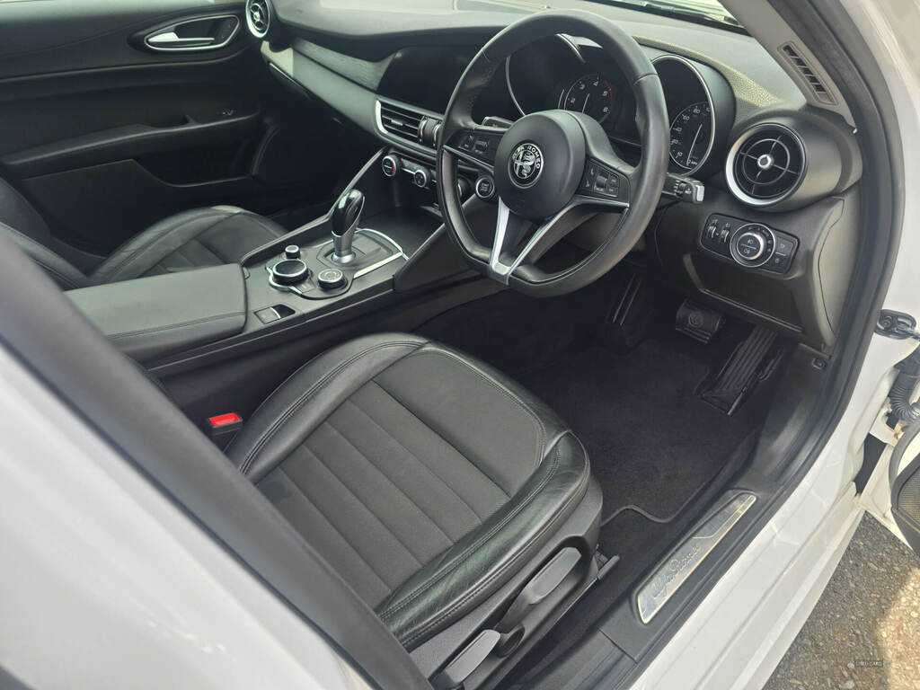 Alfa Romeo Giulia 2.2 Jtdm-2 Super YP19HOO White #2