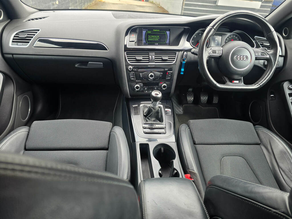 Audi A4 2.0 Tdi 177 Black Edition Black #4