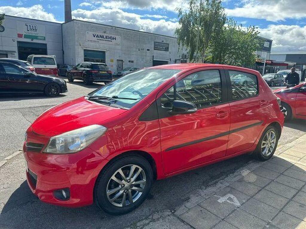 Toyota Yaris Hatchback 1.33 Dual Vvt-i Icon Plus Euro 5 20 GD14ZDV Red #3