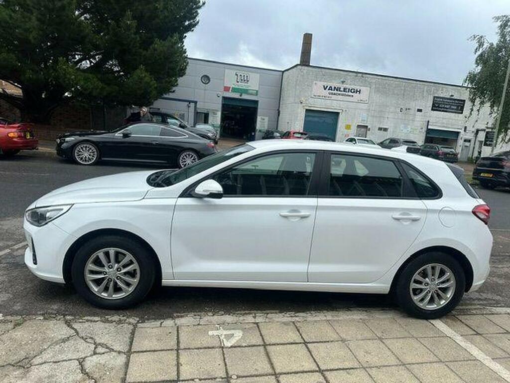 Hyundai I30 Hatchback 1.0 T-gdi Blue Drive S Euro 6 Ss RJ18CZK White #4