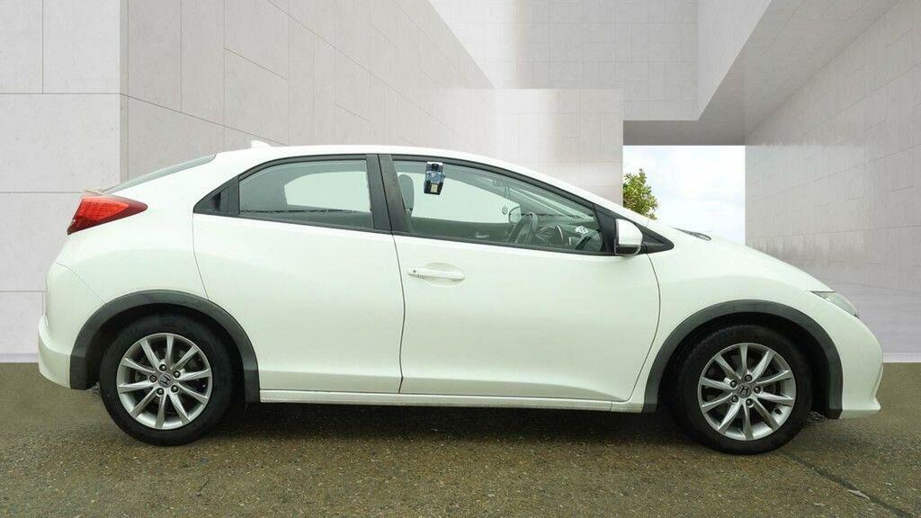 Honda Civic Hatchback 1.8 I-vtec Es Euro 5 Ss 201262 White #6
