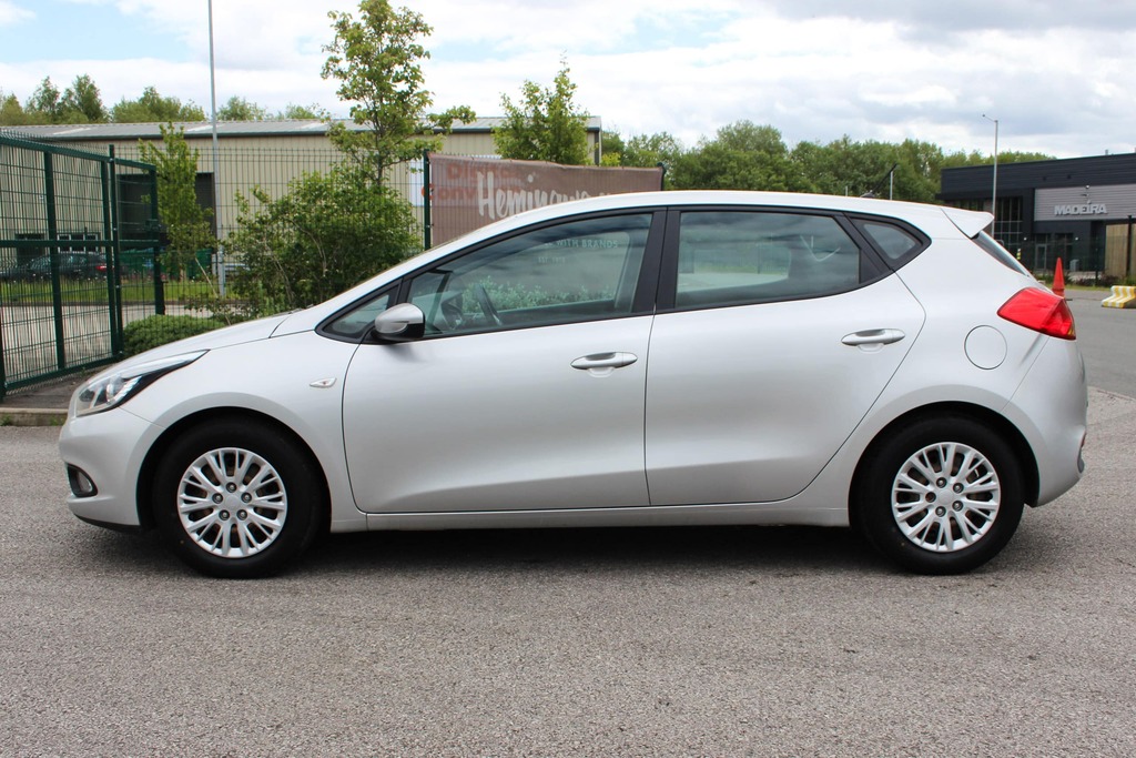 Kia Ceed Ecodynamics 1.6 Crdi LG62JXL Silver #4