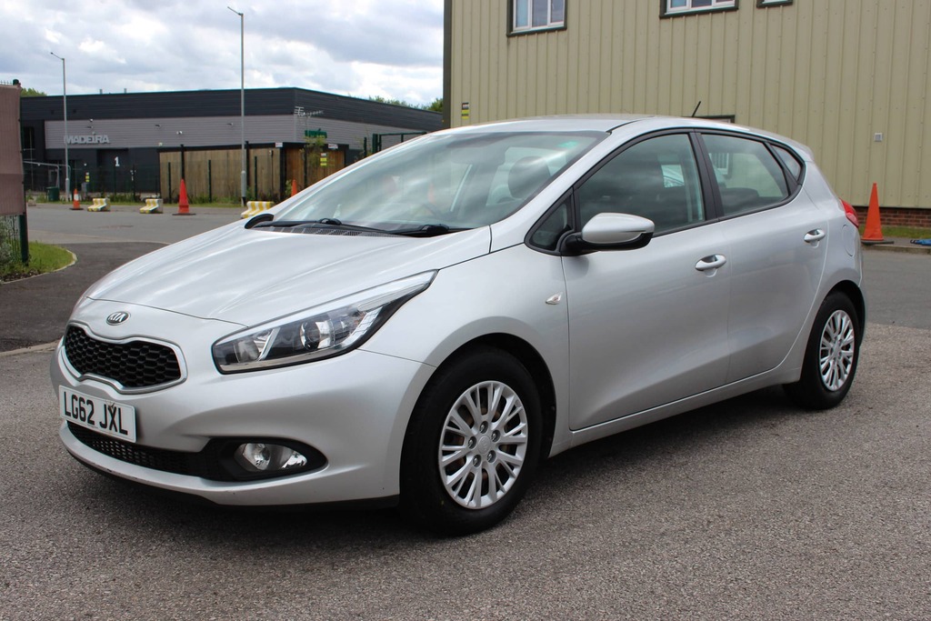 Kia Ceed Ecodynamics 1.6 Crdi LG62JXL Silver #3