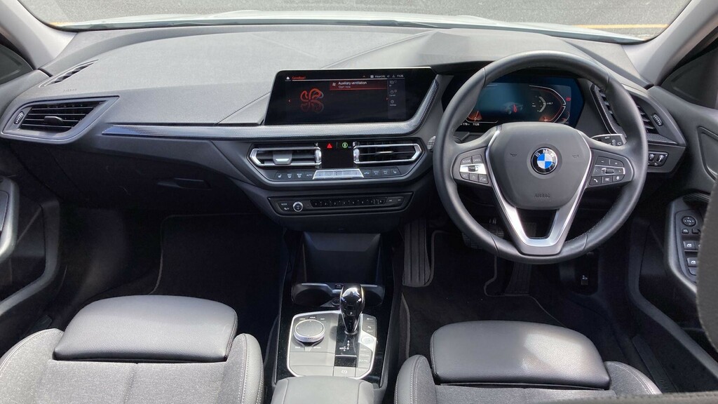 BMW 1 Series 118I Sport LV71RLO White #6