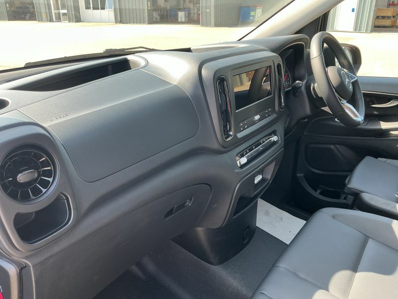 Mercedes-Benz Vito 2.0 114 Cdi Pro Tourer G-tronic Rwd L3 Euro 6 S S Black #4