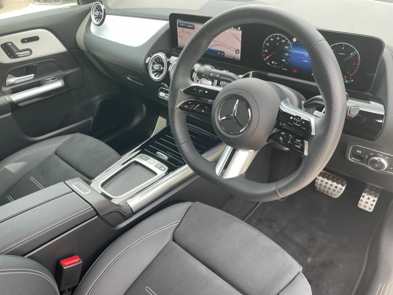 Mercedes-Benz GLA Class Suv KX75PNV White #5