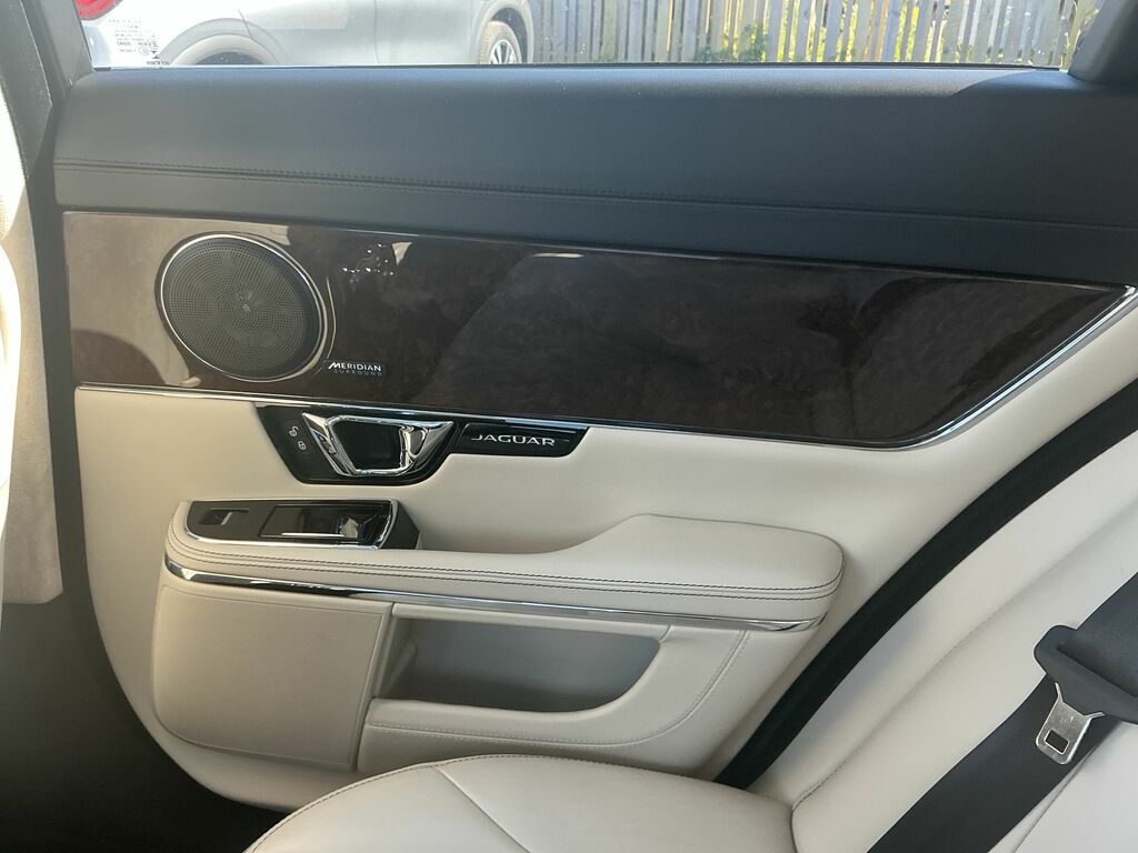 Jaguar XJ 3.0D V6 R-sport Saloon Black #50