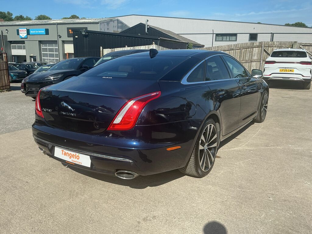 Jaguar XJ 3.0D V6 R-sport Saloon Black #18