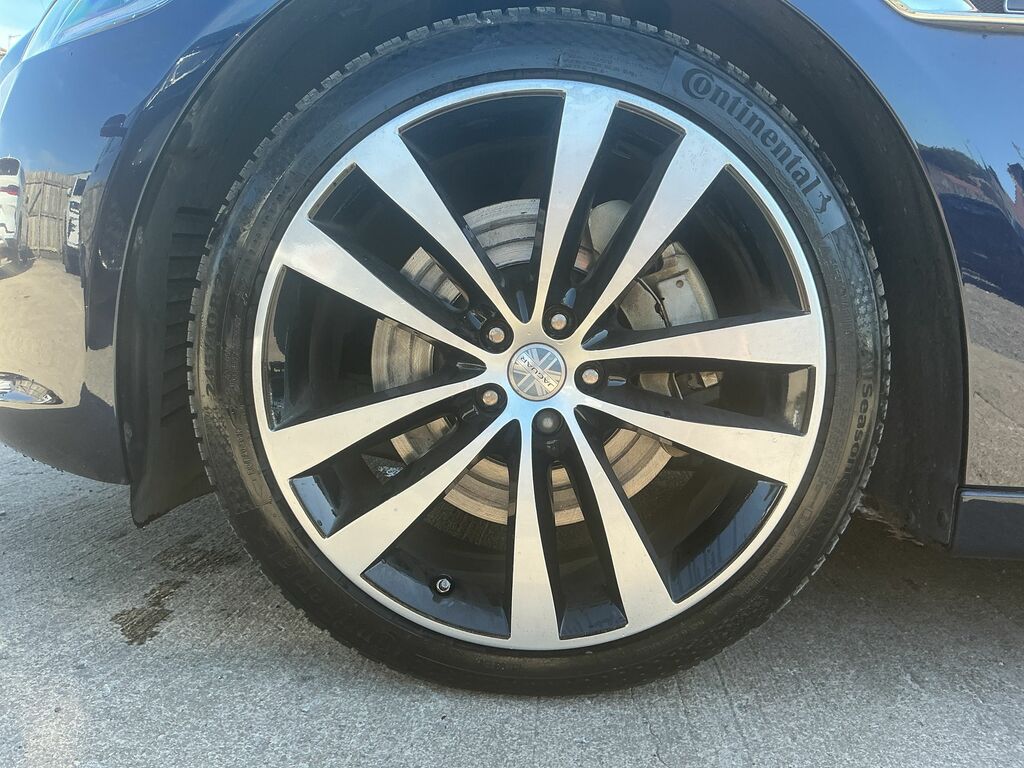 Jaguar XJ 3.0D V6 R-sport Saloon Black #16