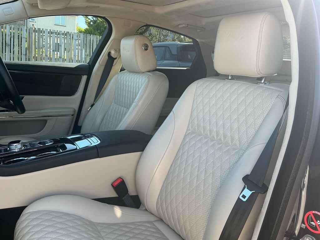 Jaguar XJ 3.0D V6 R-sport Saloon Black #42