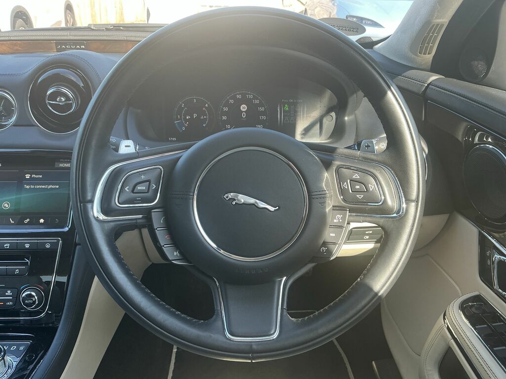 Jaguar XJ 3.0D V6 R-sport Saloon Black #31
