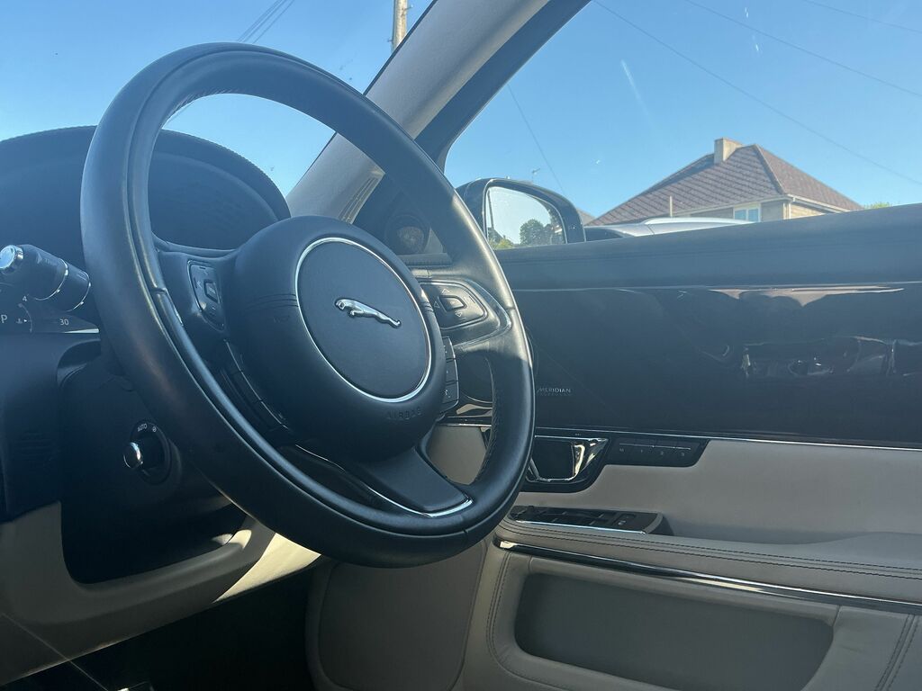 Jaguar XJ 3.0D V6 R-sport Saloon Black #60