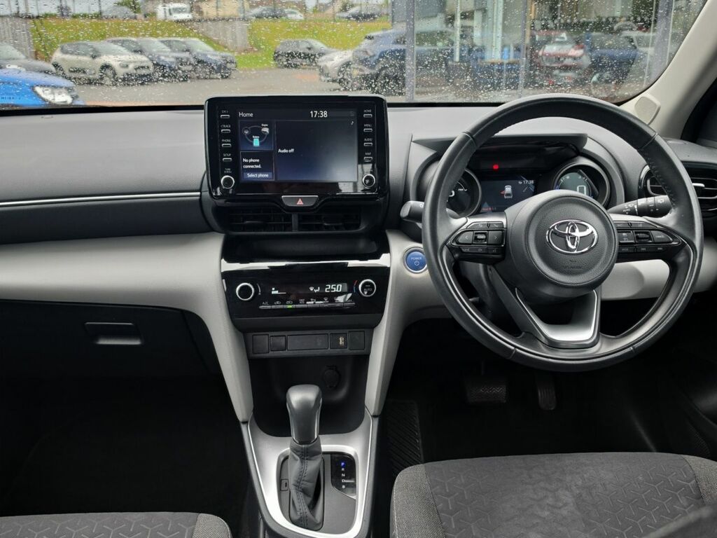 Toyota Yaris Cross Cross Icon Hev WGZ6123 White #2