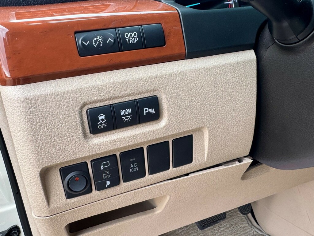 Toyota Alphard Mpv White #26
