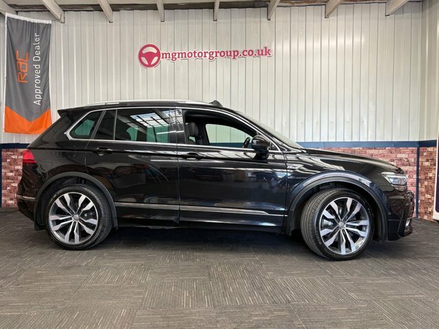 Volkswagen Tiguan 2.0 Tdi Bluemotion Tech R-line Suv Dsg PG17HWA Black #2