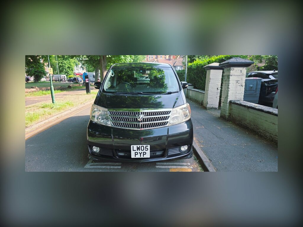 Toyota Alphard 3.0Cc 8 X Seater Black