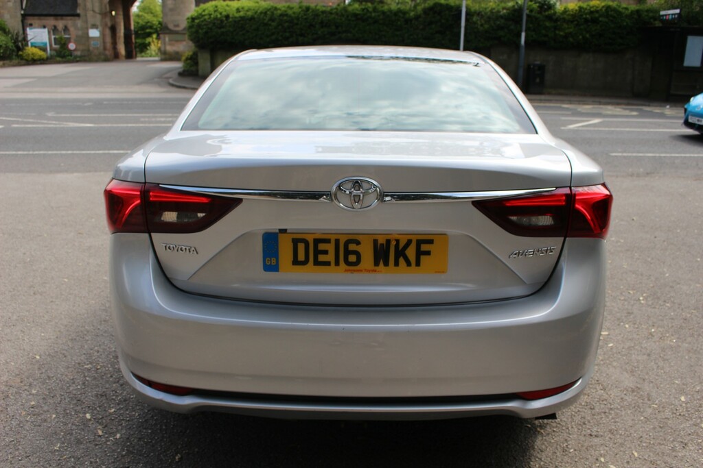 Toyota Avensis 2.0 D-4d Business Edition 2016 Silver #4