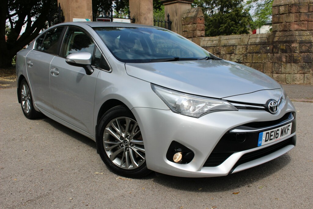 Toyota Avensis 2.0 D-4d Business Edition 2016 Silver