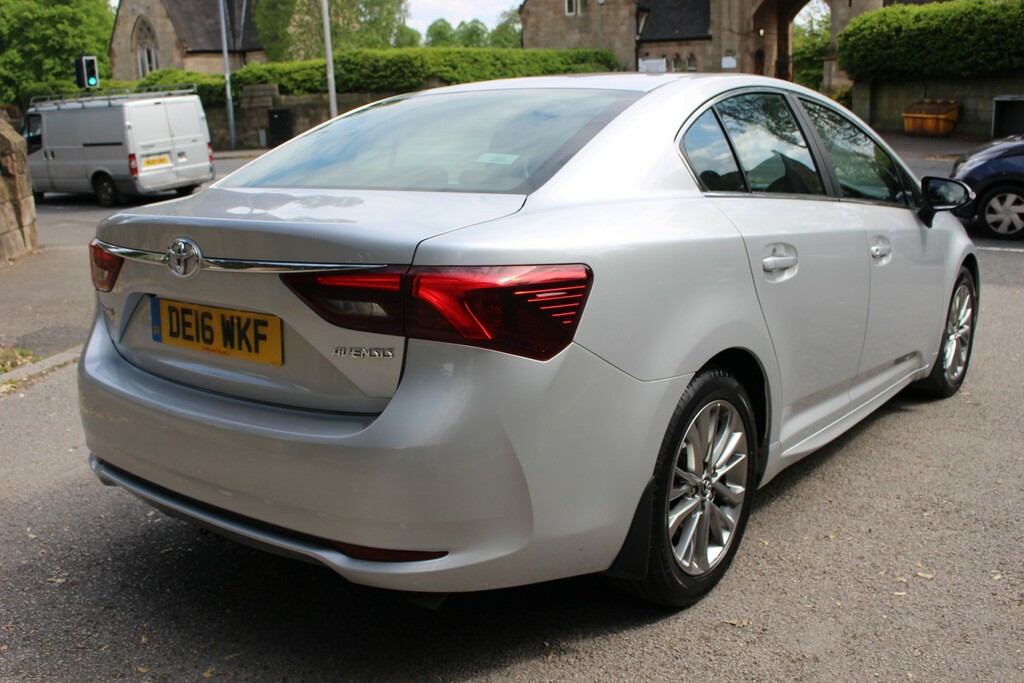 Toyota Avensis 2.0 D-4d Business Edition 2016 Silver #3