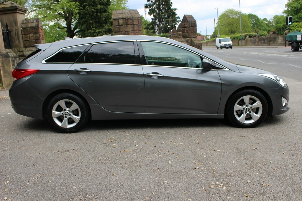 Hyundai I40 1.7 Crdi Blue Drive Style 2015 Silver #2