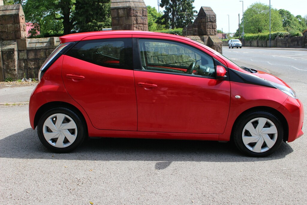 Toyota Aygo 1.0 Vvt-i X-play KN15YKH Red #2