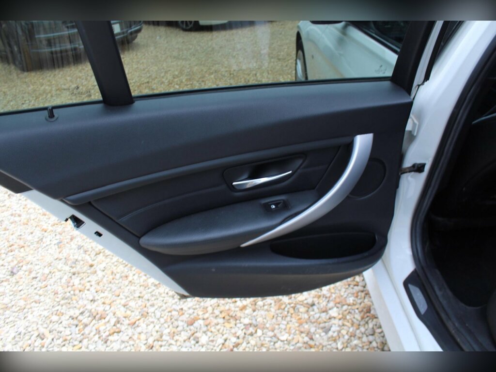 BMW 3 Series 3.0 330D M Sport Touring Euro 5 Ss YK63MZW White #5