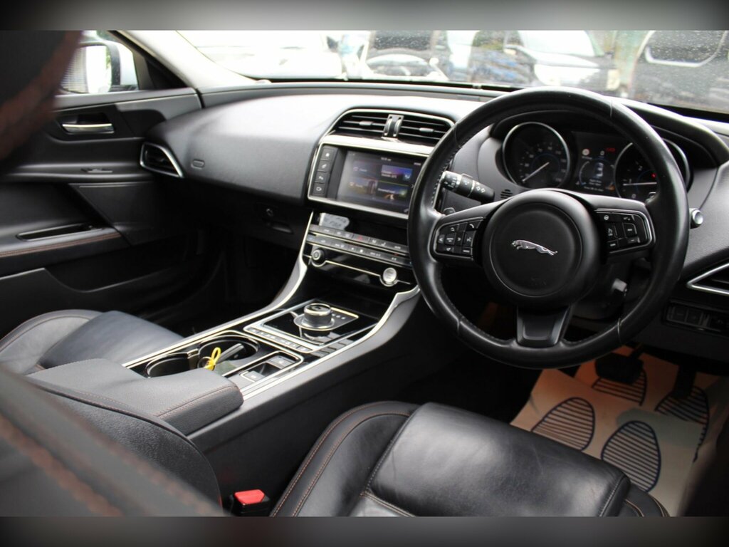 Jaguar XE 2.0D Prestige Euro 6 Ss YY18AUE Silver #2
