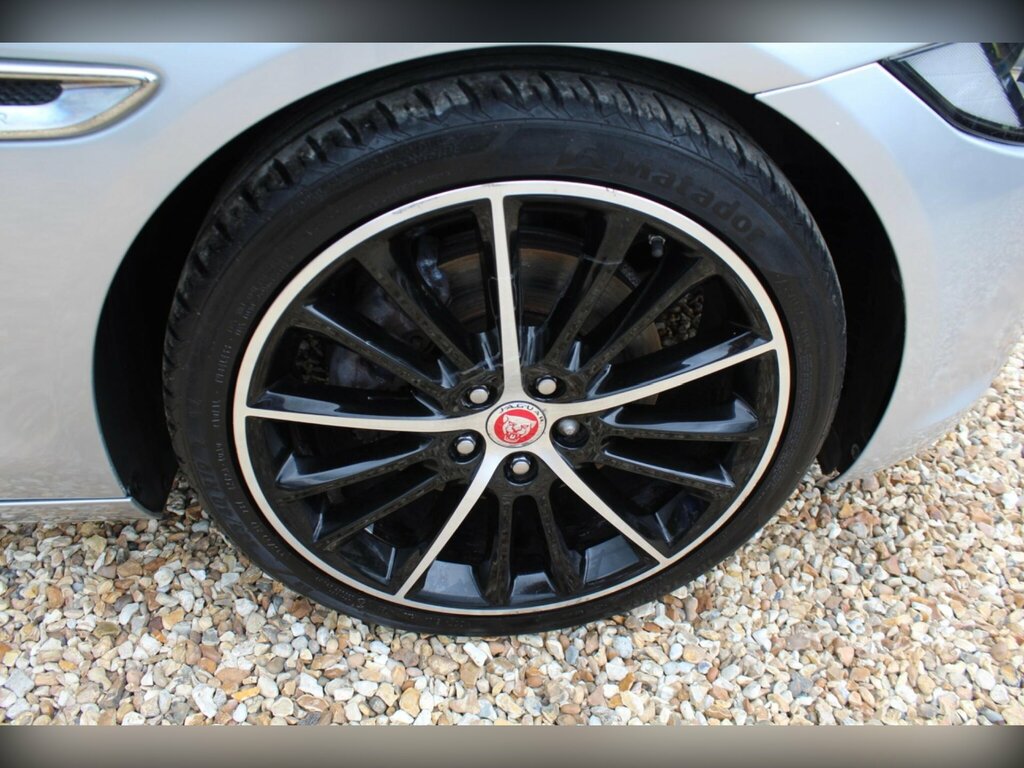 Jaguar XE 2.0D Prestige Euro 6 Ss YY18AUE Silver #6