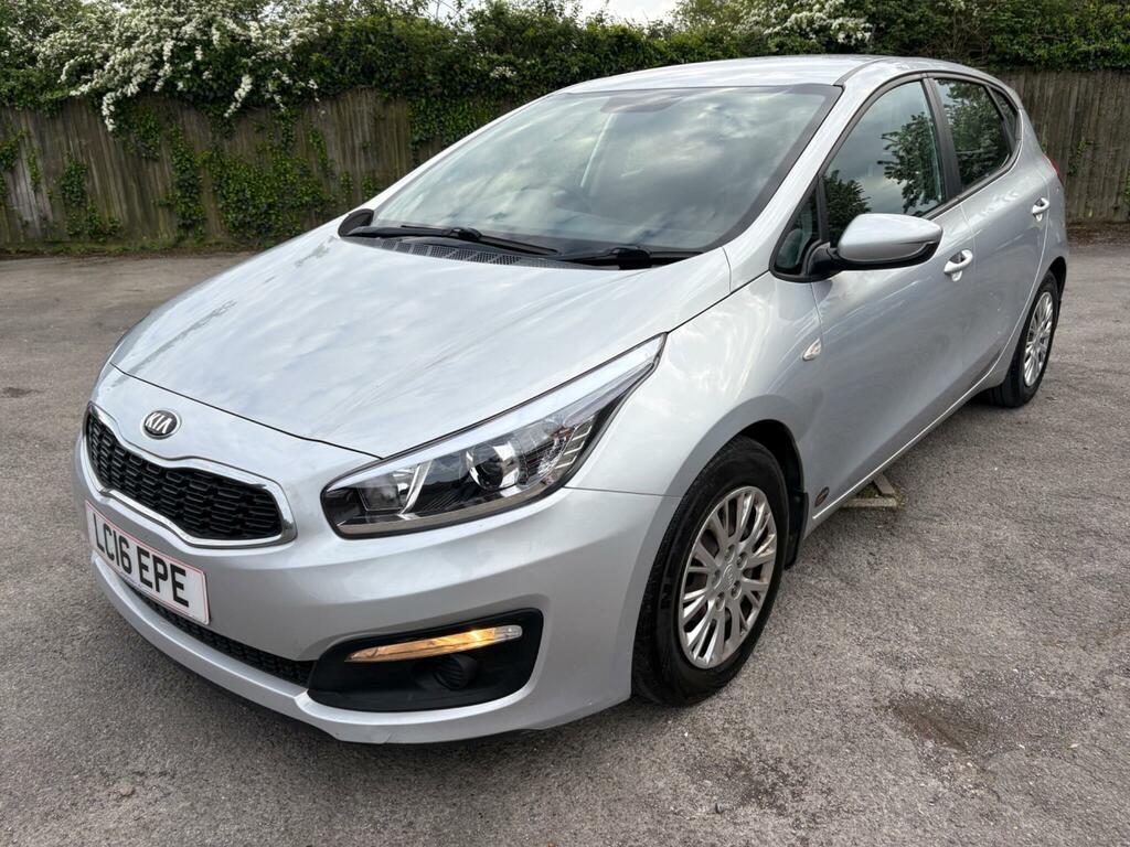 Kia Ceed 1.4 Crdi 1 Euro 6 Silver #2