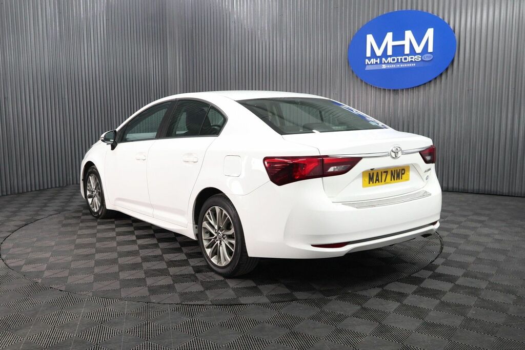 Toyota Avensis D-4d Business Edition Saloon White #5