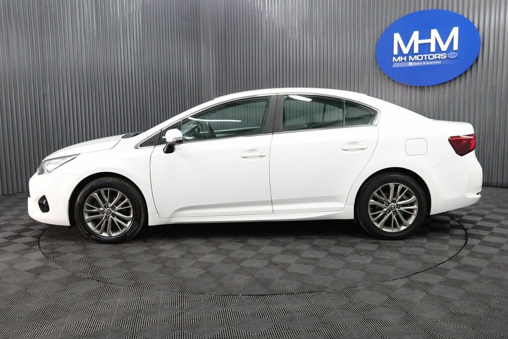 Toyota Avensis D-4d Business Edition Saloon White #4