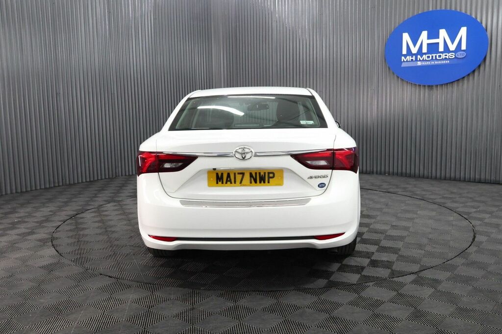 Toyota Avensis D-4d Business Edition Saloon White #6