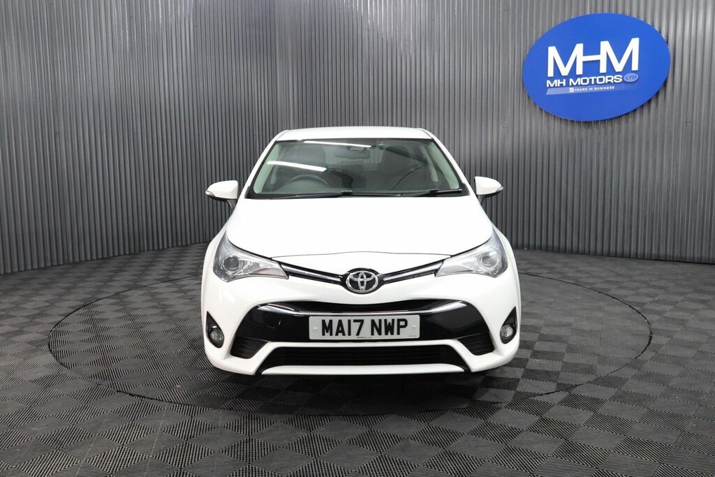 Toyota Avensis D-4d Business Edition Saloon White #2