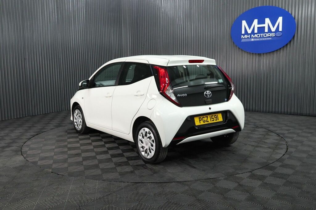 Toyota Aygo Vvt-i X-play Hatchback PGZ1591 White #6