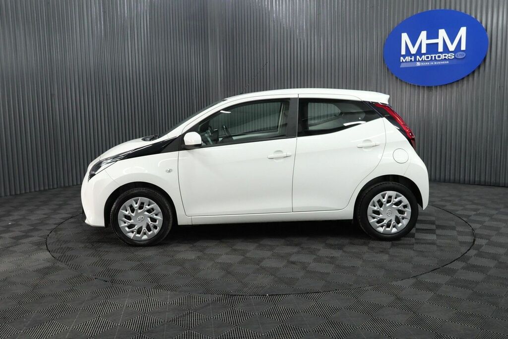 Toyota Aygo Vvt-i X-play Hatchback PGZ1591 White #4