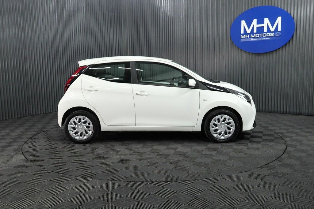 Toyota Aygo Vvt-i X-play Hatchback PGZ1591 White #5